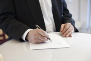 契約前に必ず確認すべきポイントは？